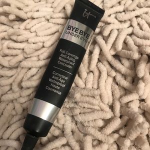 IT! cosmetics bye bye undereye concealer